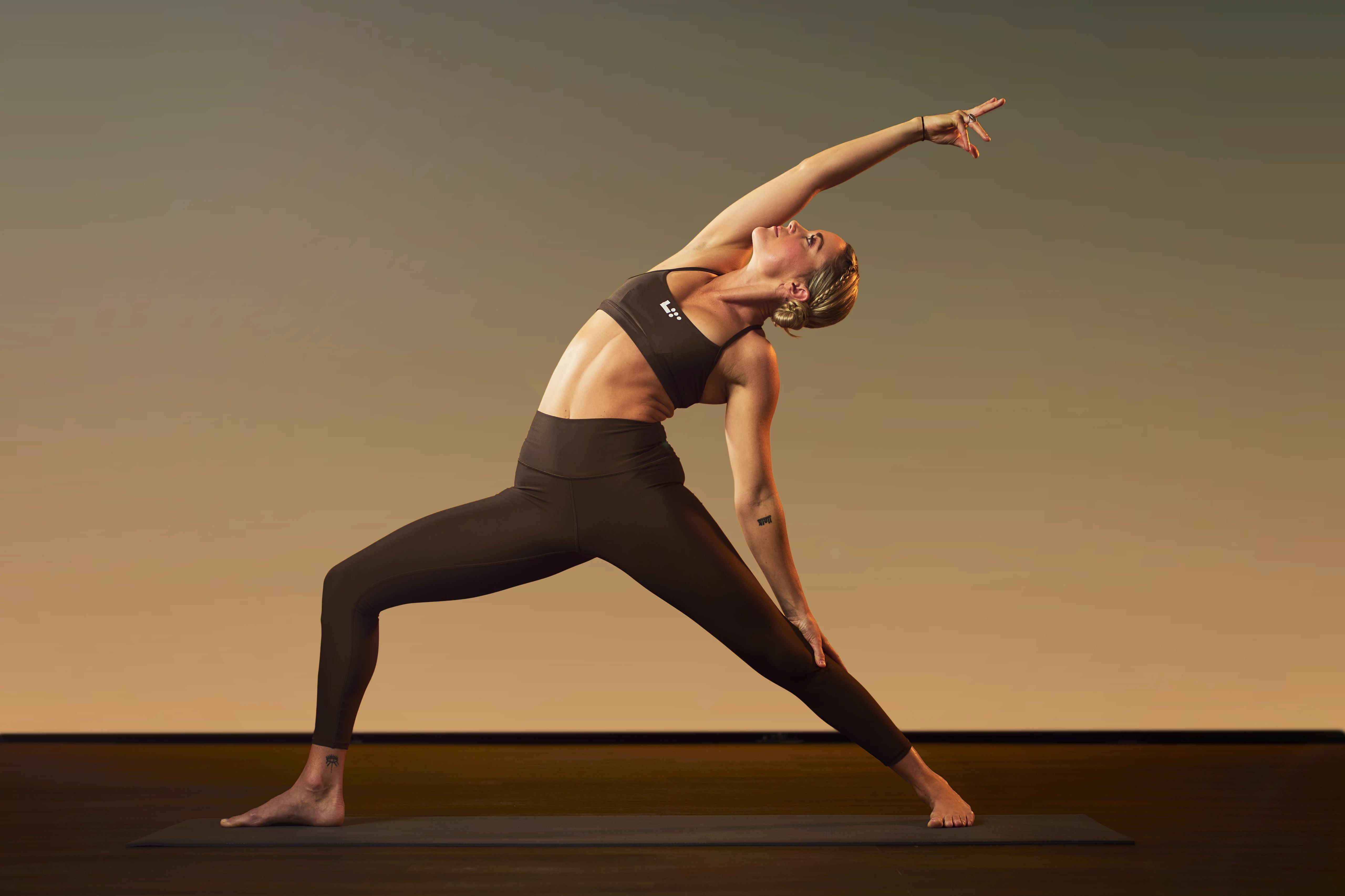ondemand-yoga-45min-vinyasaflow-shelby-01