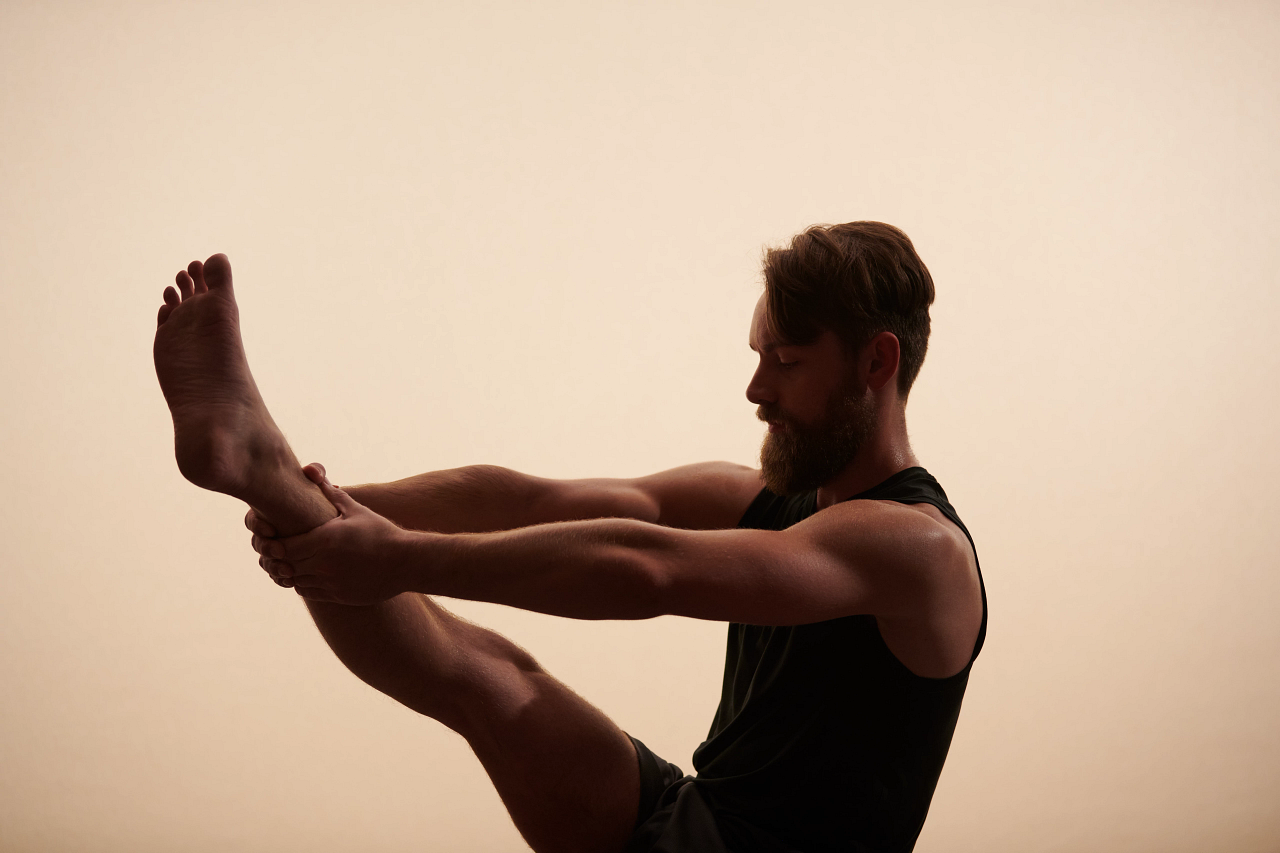 pilates-stretch-leg-m-01